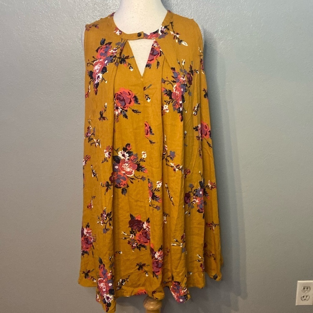 NWT Umgee Sleeveless Dress Pullover Front Cutout Closure Brown Mustard Floral M